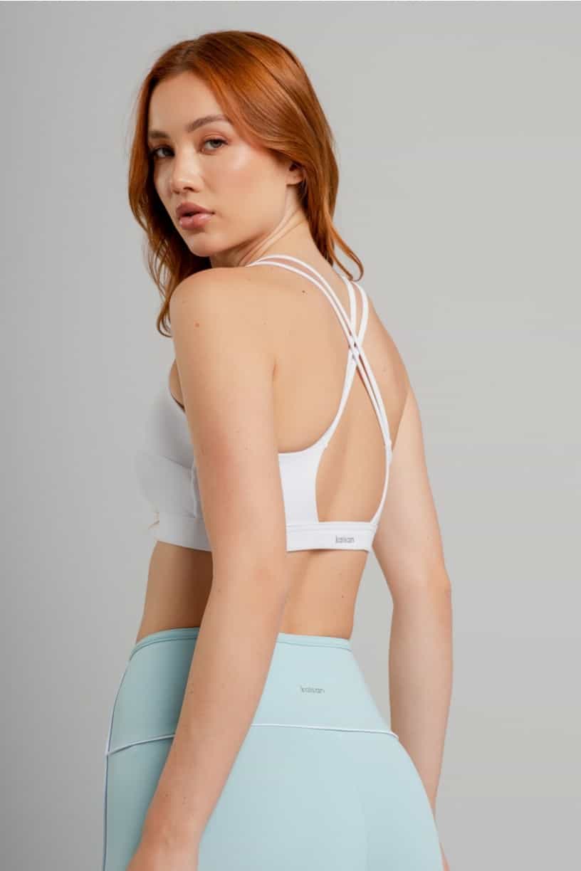 Top com Decote Reto e Alças Duplas Cruzadas (Branco) | Ref: K4889-A